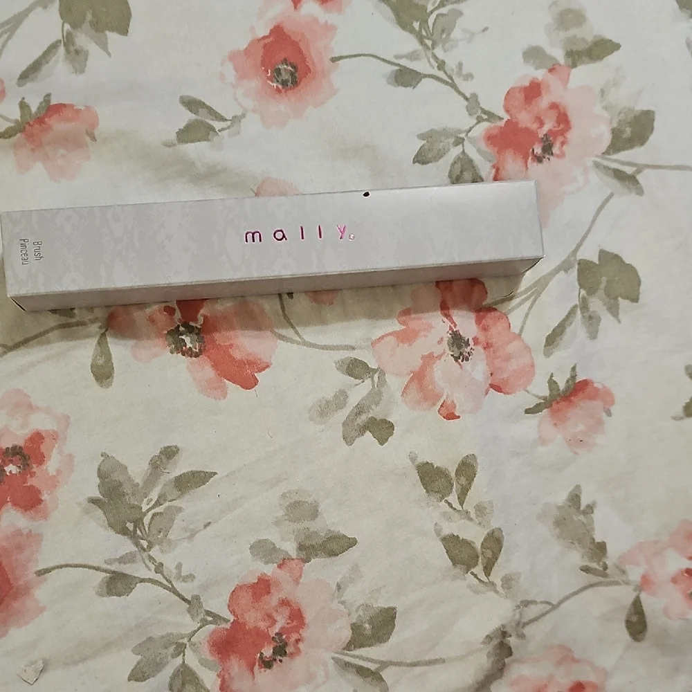Mally Beauty Dual-Ended Makeup Brush - Black and Silver